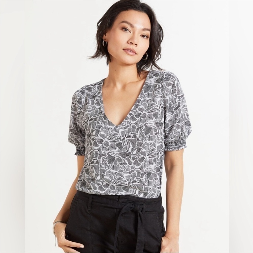 Evereve Gracie Floral Blouse Womens Size XL Black White Floral V-Neckline R1